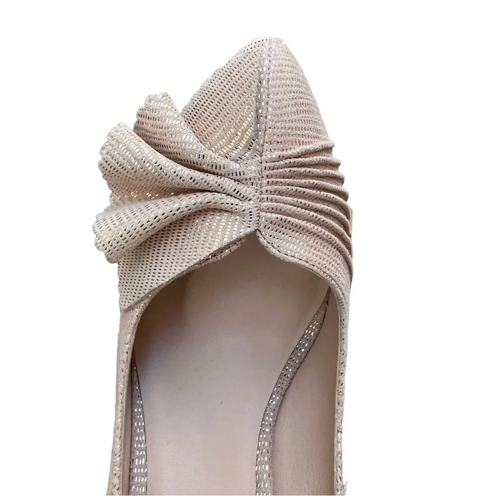Kate Spade Alessia Pumps in Blush 10 like new heels Appliqué office neutral